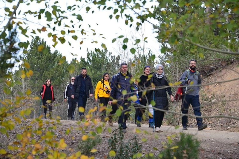 Doğaseverler, Murat Dağı’nda tabiatın izini sürdü
