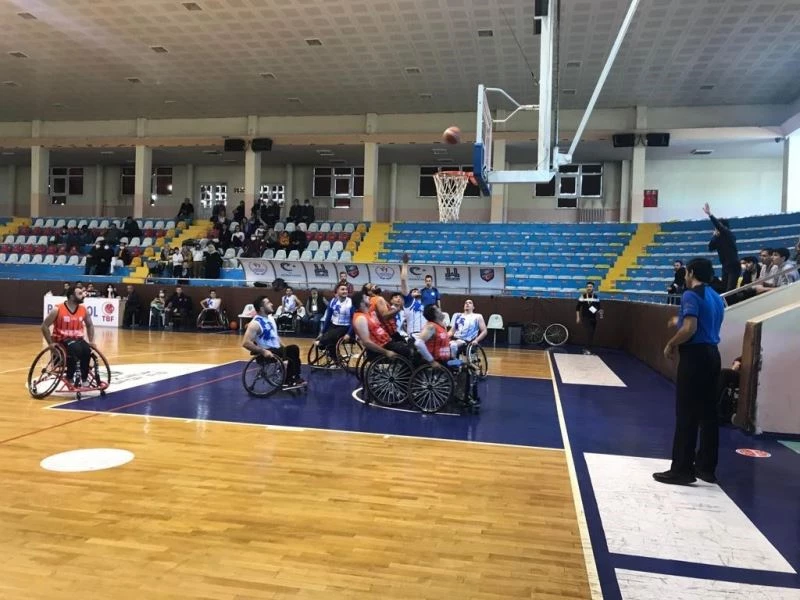 Skor bahane dostluk şahane
