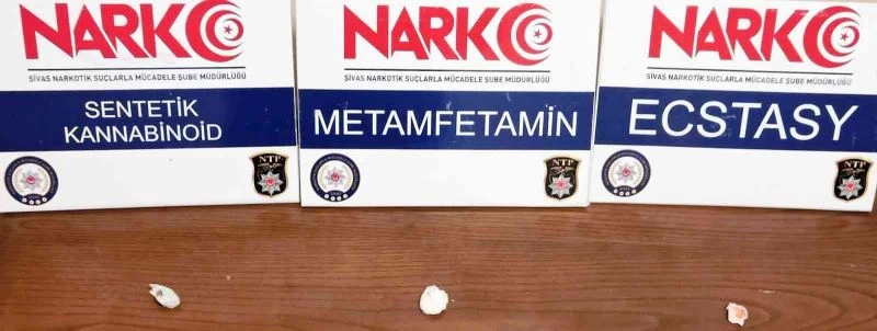 Uyuşturucu etkisinde araç kullanması pahalıya patladı
