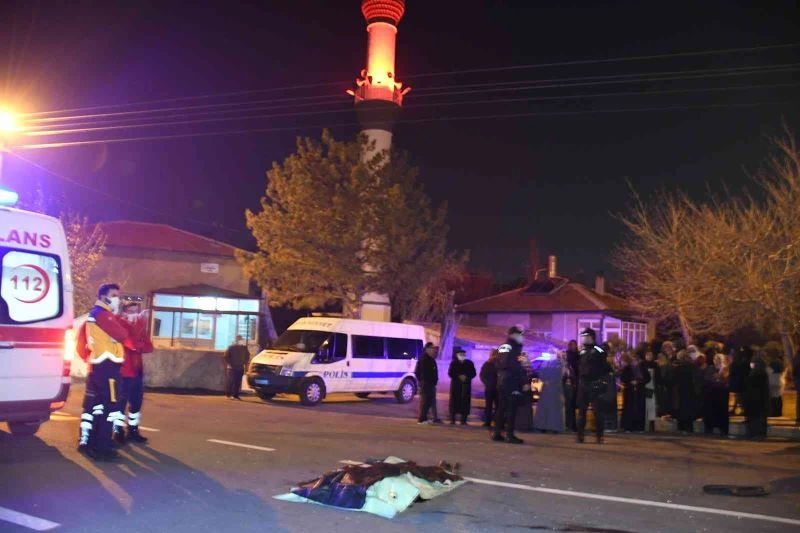 Yatsı namazı için camiye giderken otomobilin çarptığı yaşlı adam hayatını kaybetti
