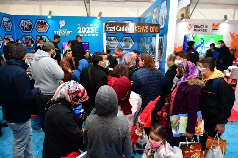 Yeşilyurt’ta gençlik festivalindeki etkinlikleri büyük ilgi görüyor
