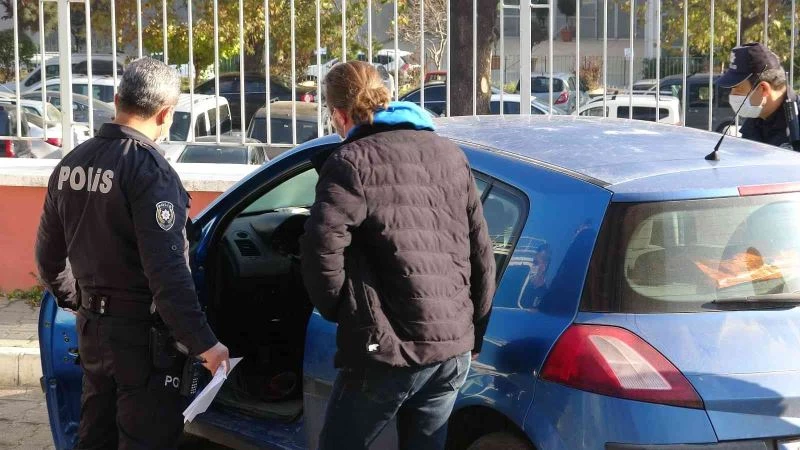 Yaşlı adam otomobilinde ölü bulundu
