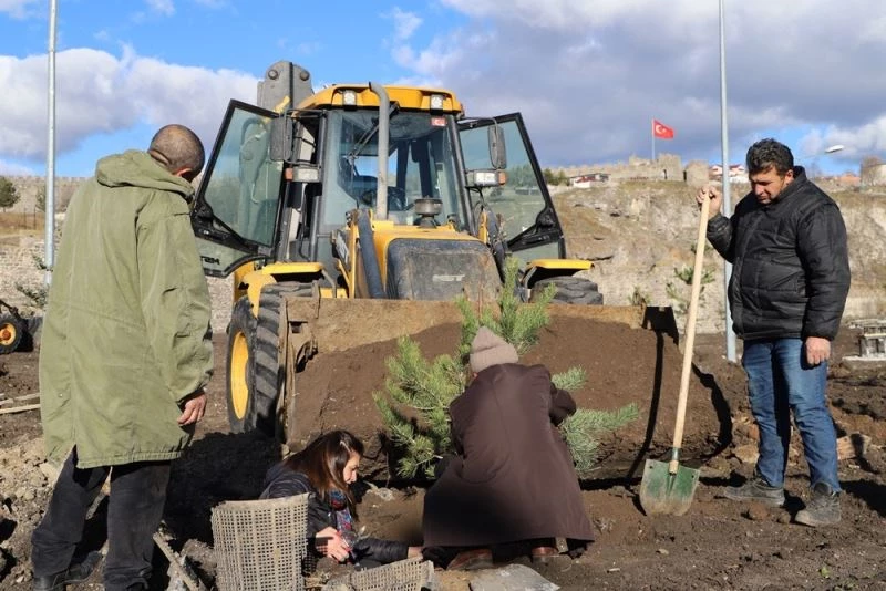 Ardahan’da yeşillendirme ve ağaç dikim çalışması
