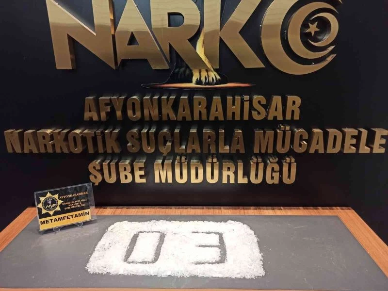 Kadın uyuşturucu taciri 504 gram metamfetamin ile yakalandı
