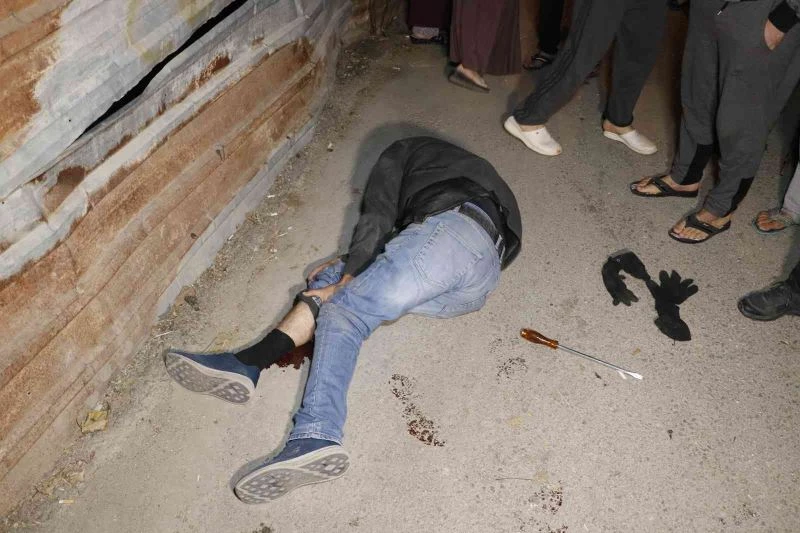 Ev sahibiyle karşılaşan hırsız balkondan kaçmak isterken 3’üncü kattan aşağı düştü
