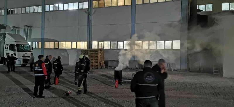 Kuruyemiş fabrikası yangını büyümeden söndürüldü
