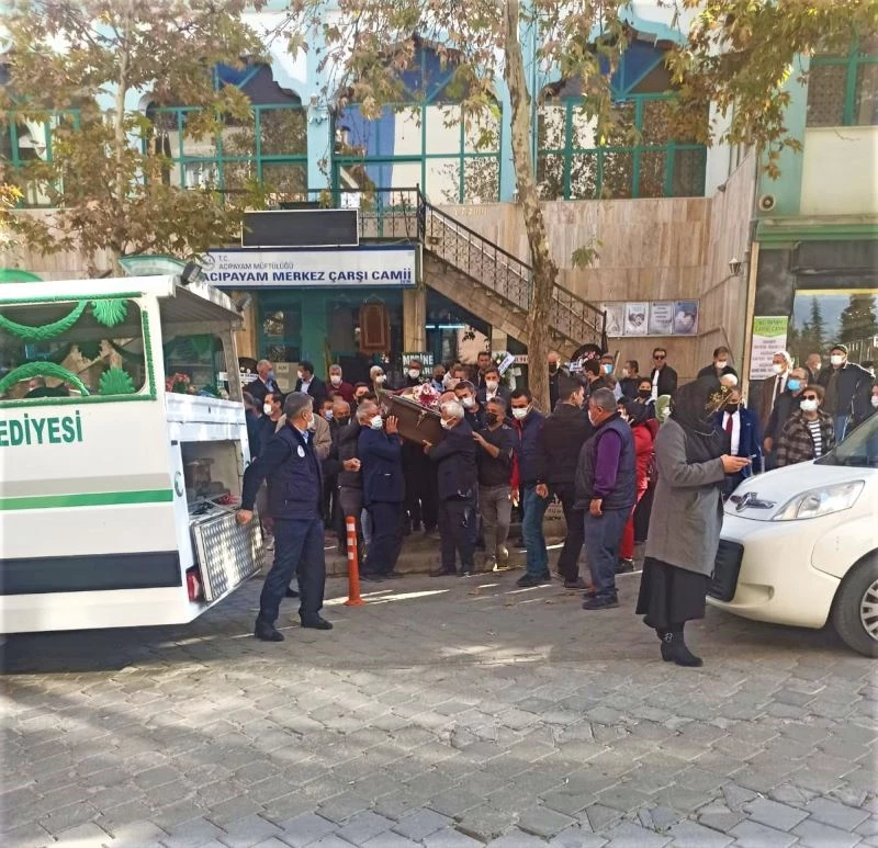 Muhtarlıkta ölü bulunan bayan muhtar toprağa verildi
