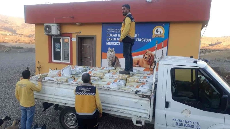 Kahta Hayvan Bakım Merkez’ine 2 ton mama desteği
