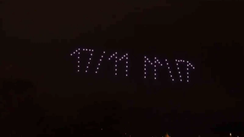 Prag’daki ışıklı drone gösterisi izleyenleri hayran bıraktı
