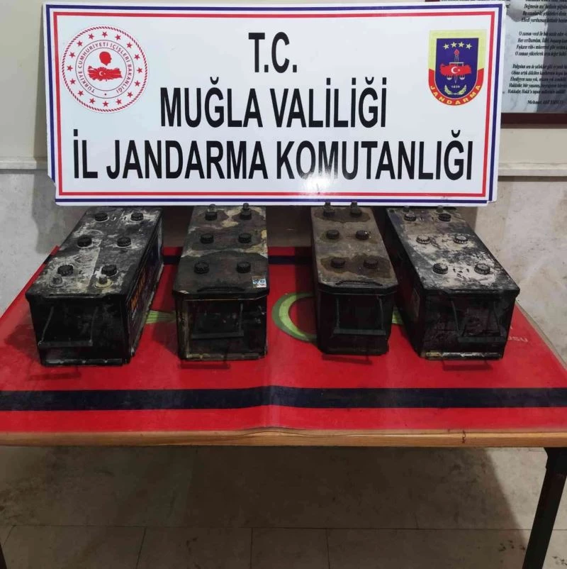 Akü hırsızı firarda
