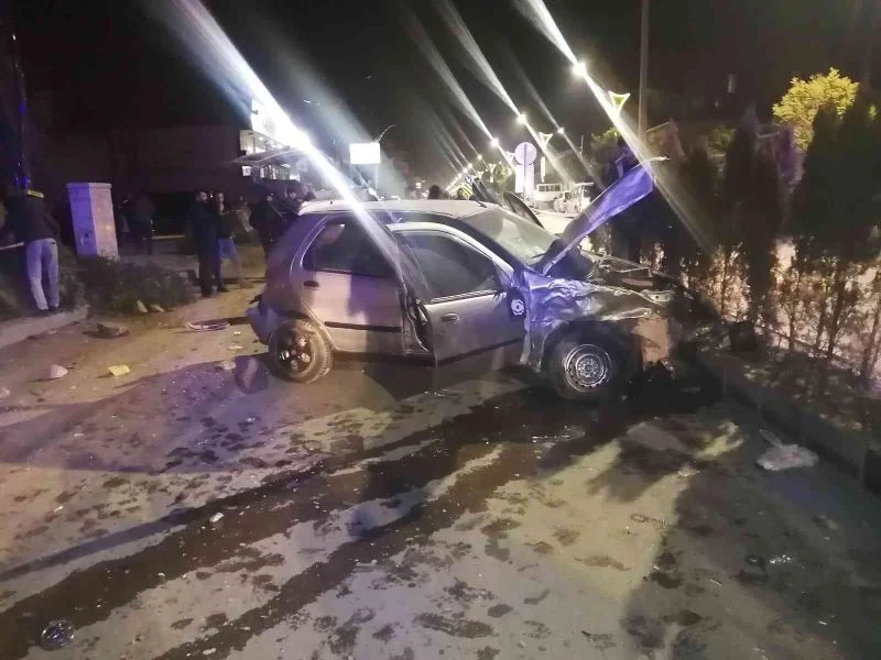 Van’da sıkışmalı trafik kazası: 2 yaralı
