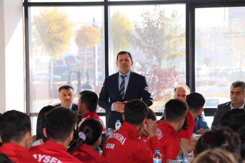 Kabakcı, SEM sporcuları ile buluştu
