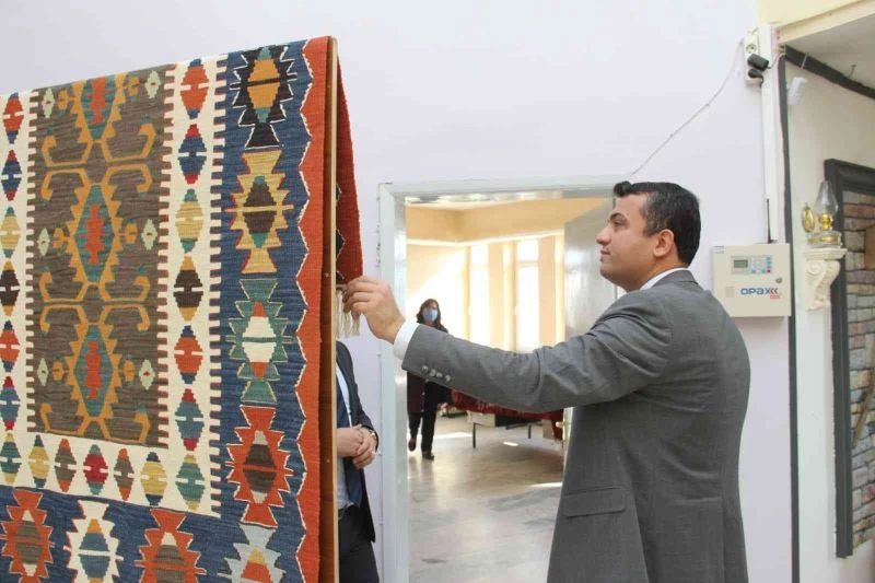 Vali Yardımcısı Mehmet Keklik istiridye mantar üretim tesisini inceldi
