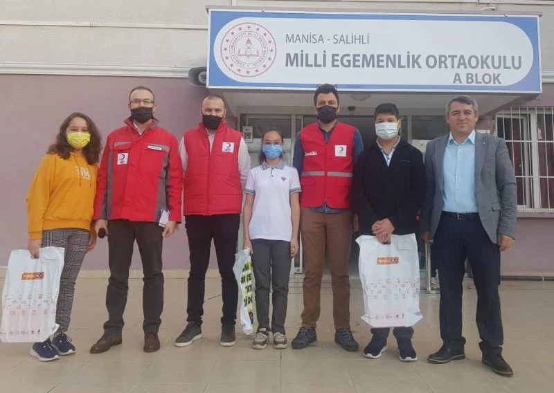 Salihli Kızılay dereceye girenleri ödüllendirdi
