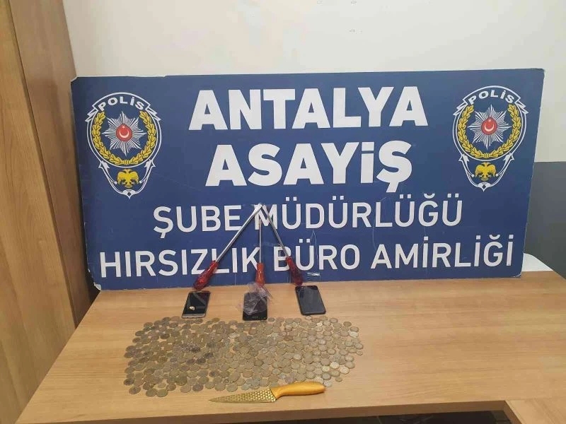 500 kilometre uzaklıktan gelip 3 evi soydular, polisin takibinden kaçamadılar
