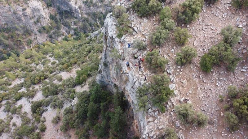 Müslüme’yi bulmak için ekipler, her yolu deniyor
