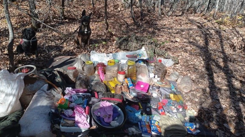 Tunceli’de teröristlerin inlerine girildi, 7 sığınak imha edildi
