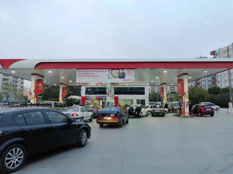 Aydın’da akaryakıt istasyonlarında zam kuyruğu
