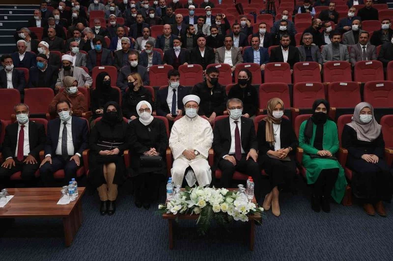 Diyanet İşleri Başkanı Erbaş: “Samimiyet için, başkalarının iyiliği adına çalışmaktan huzur duymalıyız”

