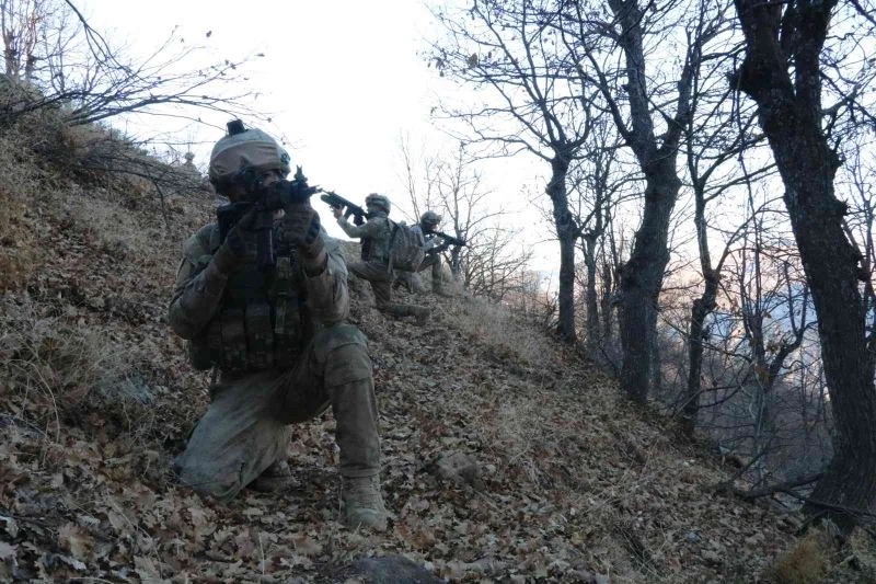 Tunceli’de aralarında kadın astsubayların da bulundu bin 60 personelle Eren Kış-6 operasyonu başlatıldı
