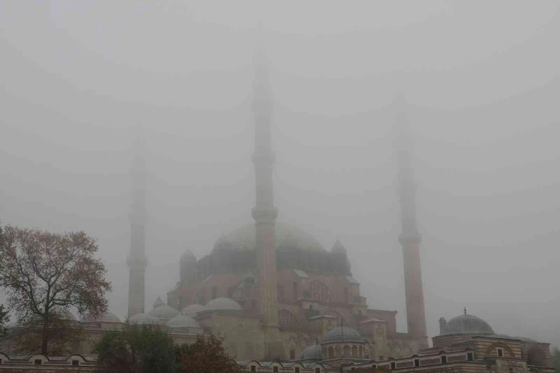 Edirne’de sis etkili oldu, Selimiye gözden kayboldu
