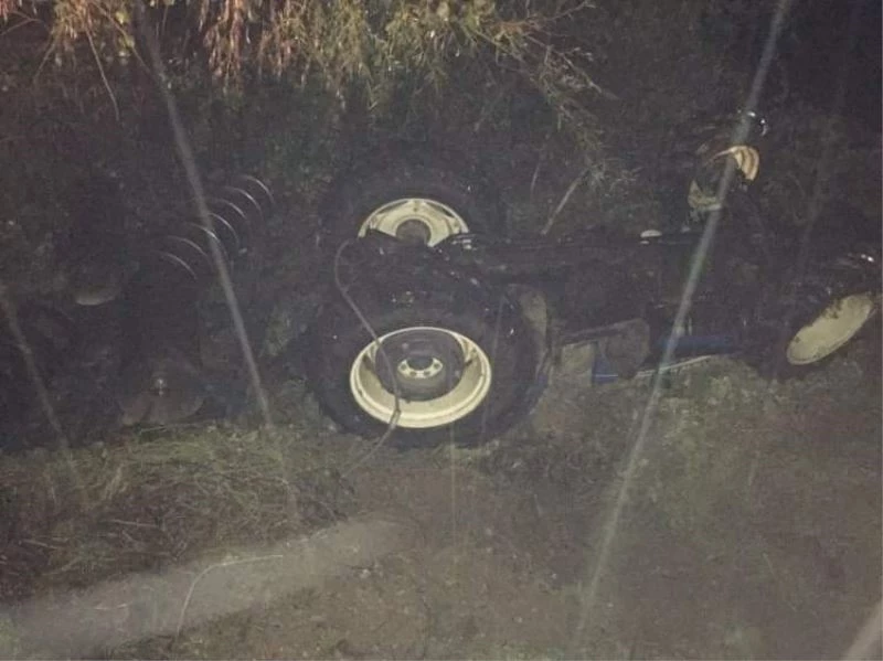 Devrilen traktörün altında hayatını kaybetti, cansız bedenini ailesi buldu
