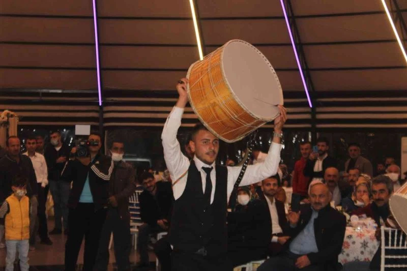 Davulcu damat kendi düğününde şov yaptı
