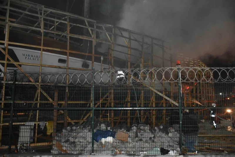 Milyonluk gulet yangında kullanılamaz hale geldi
