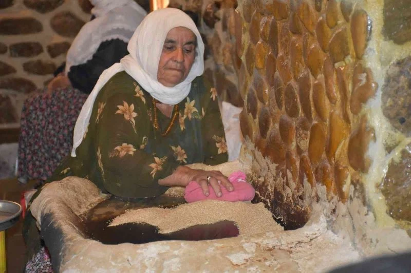 152 yıllık su değirmeninde tahin yapılıyor
