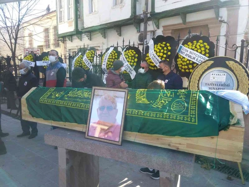 Sedat Mat gözyaşlarıyla son yolculuğuna uğurlandı
