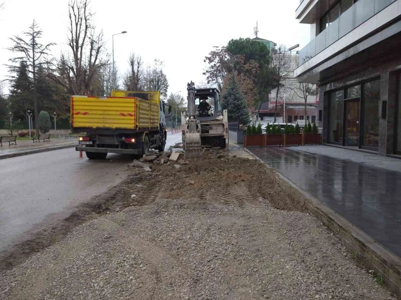 Yağışa rağmen çalışmalar durmadı
