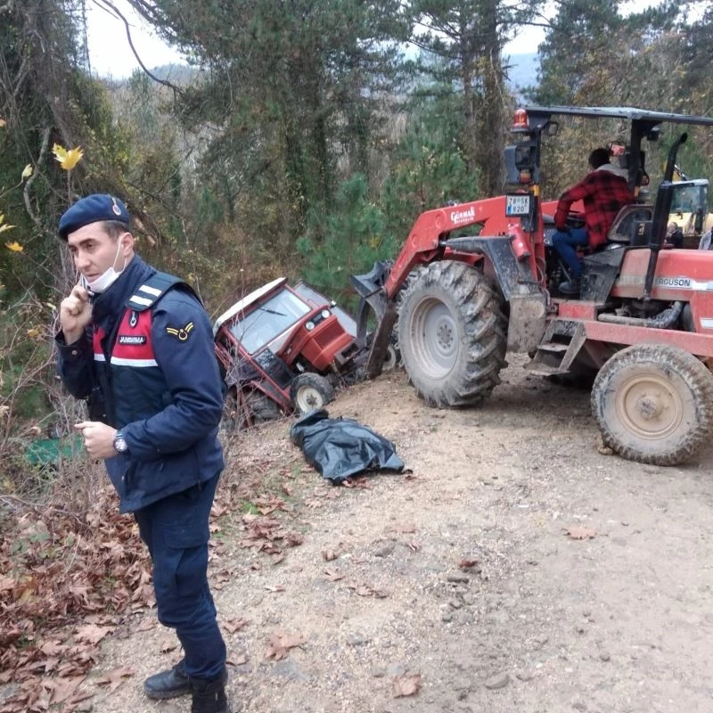 Traktörün römorku devrildi: 1 ölü, 1 yaralı
