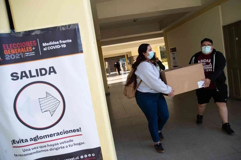 Şili’de halk genel seçimler ve devlet başkanlığı seçimleri için sandık başında
