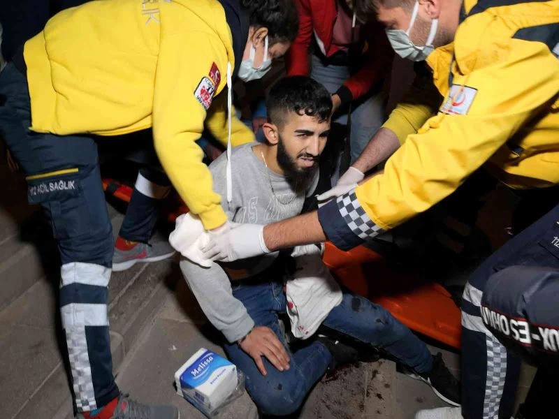 4 yerinden bıçaklanan genç: “Dikişten korkarım, ölmek istiyorum”
