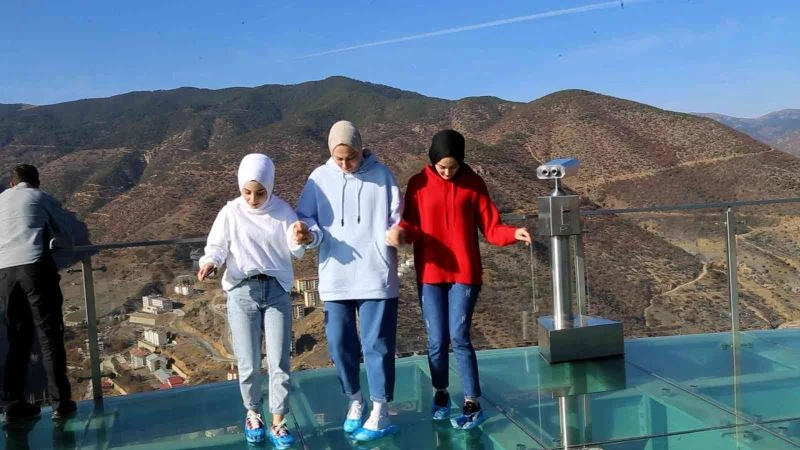 Torul Cam Seyir Terası yarım milyon ziyaretçi ağırladı
