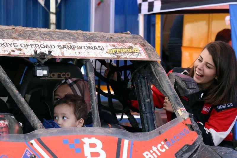 56 pilotun yarıştığı Off-Road yarışması nefes kesti
