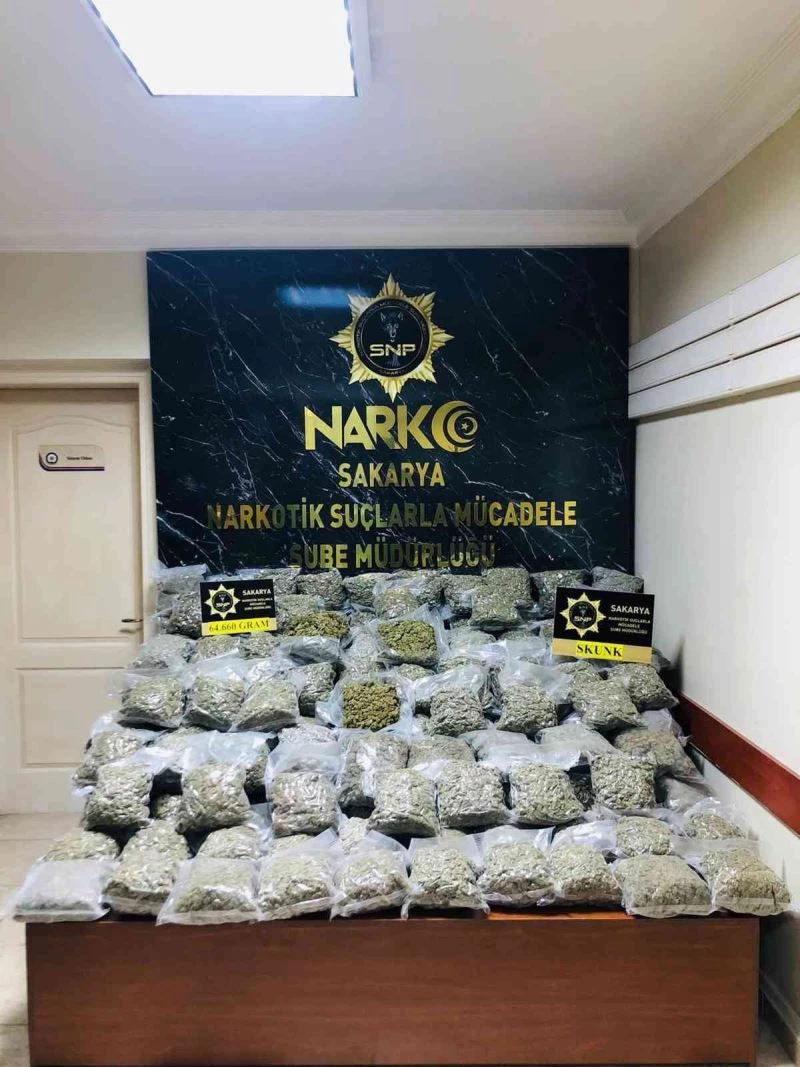 Otoyol gişelerinde 64 kilo uyuşturucu madde ele geçirildi
