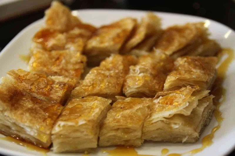 Rizelilerin yeni lezzeti ‘Ballı Börek’ oldu
