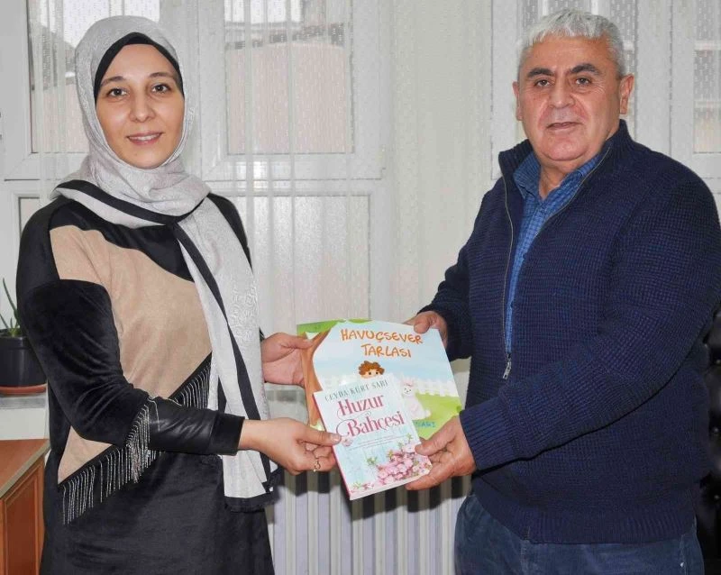 Öğretmen yazardan iki kitap
