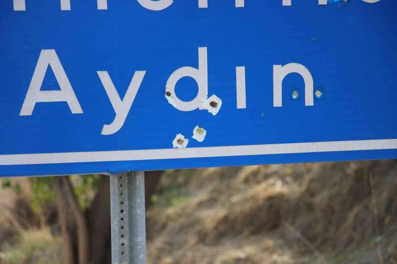 Yol kenarlarındaki tabela ve levhalar magandaların hedef tahtasına dönüştü
