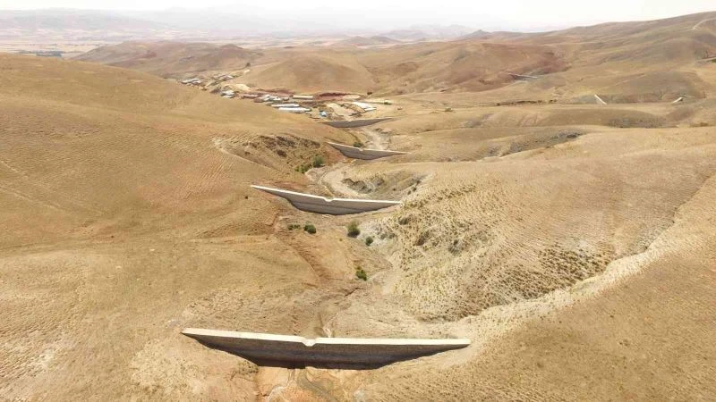 8 adet tersip bendi ile yerleşim yeri ve arazilerin taşkın riski azaltıldı
