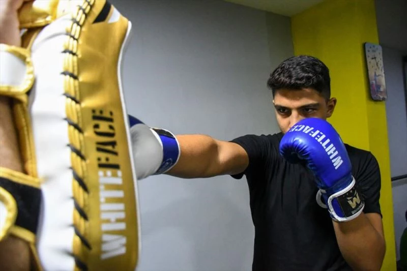 Muaythaide dünya şampiyonluğu için ter döküyor