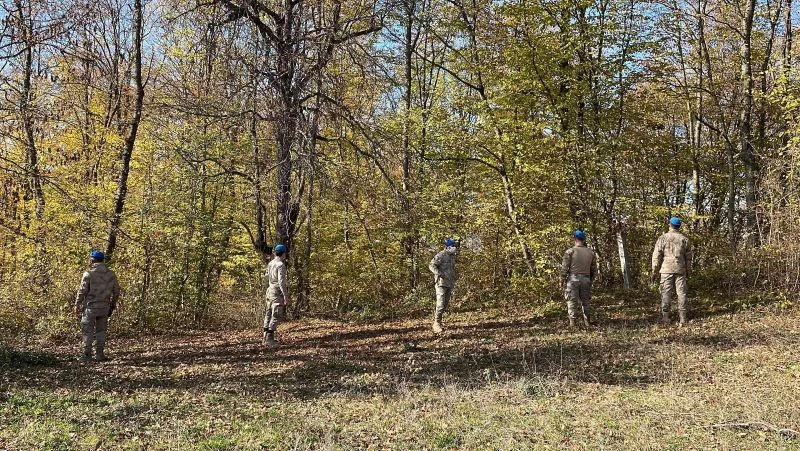 Yaşlı adamın kesik başı toprağa gömülü halde bulundu

