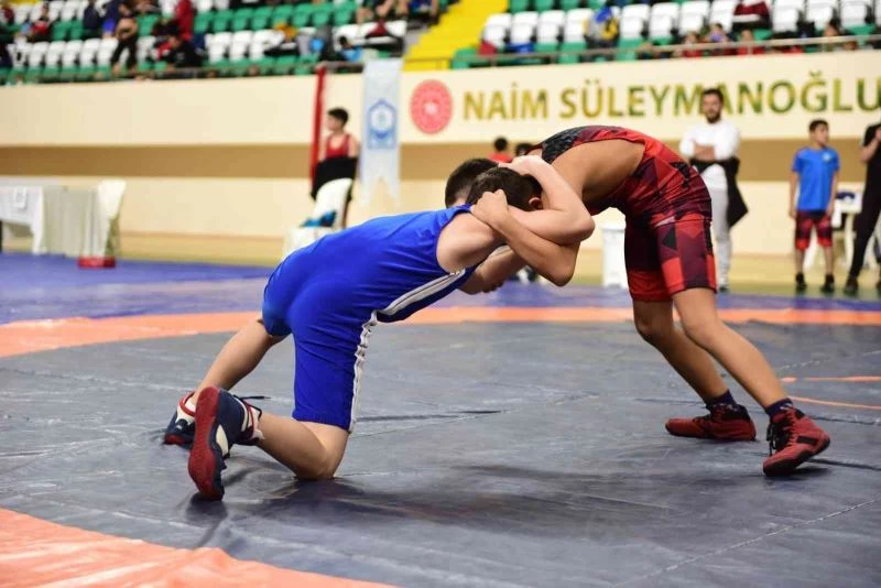 Minik güreşçiler Yıldırım’da mindere çıktı
