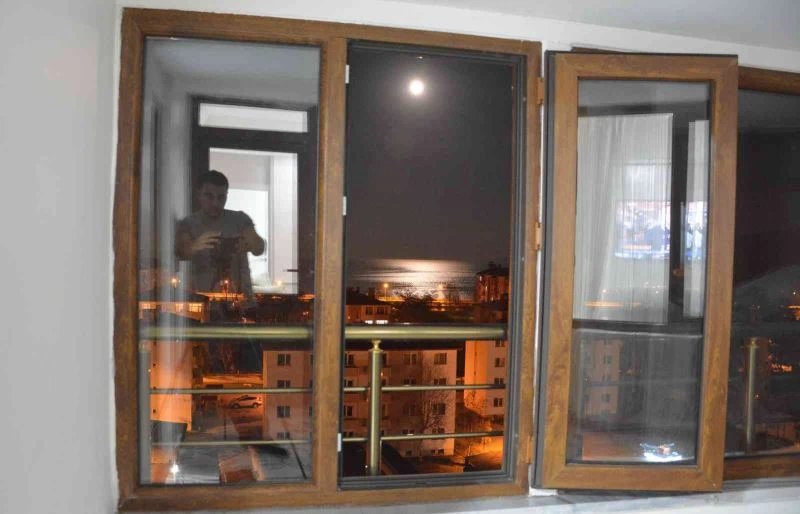 Yakamoz ışığı Van Gölü’nü aydınlattı
