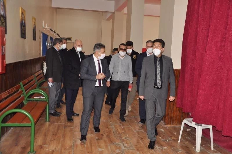 Kaymakam Taşçı ilçedeki okulları inceledi
