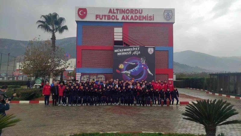 Futbolun efsaneleri Selçuk’ta buluştu
