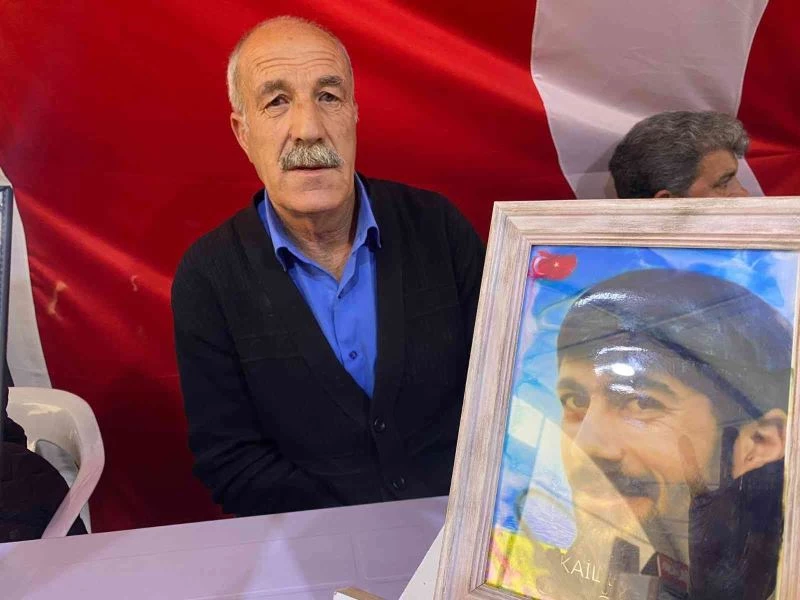 Yüreği yanık baba Erdinç: “Devlet okuttu avukat yaptı, HDP kalemi kırdı silah verdi”
