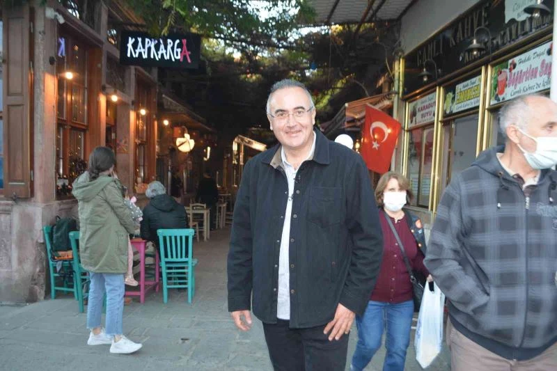 Sunay Akın Ayvalık’ı sosyal medyasından anlatacak
