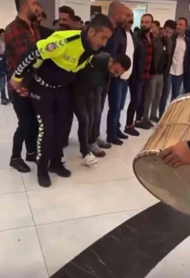 Batman’da trafik polisi bu kez halaya yön verdi
